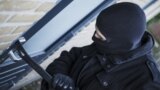 Таджикистан: взлом дверей граждан - теперь без санкции и ордера