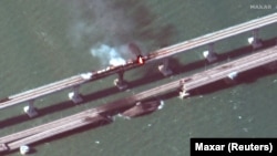 Крымский мост 8 октября 2022 года. Спутниковый снимок компании MAXAR. Источник: Reuters