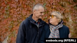 Олег Груздилович с женой Марьяной после освобождения из тюрьмы. Вильнюс, Литва, 24 сентября 2022 года