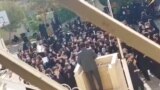 В Иране не прекращаются протесты. Они начались после убийства студентки за хиджаб, а переросли в требования отставки властей