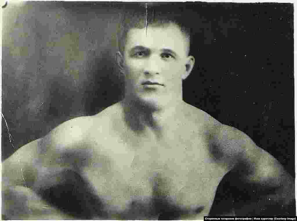 Двукратный чемпион мира по вольной борьбе Мусин Джалял (1903-1975). Он родился в татарской деревне Шубино, Нижегородской области.&nbsp;Фото без даты