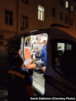 Артем Камардин в машине скорой помощи в ночь на 27 сентября. Фото: Денис Захаров