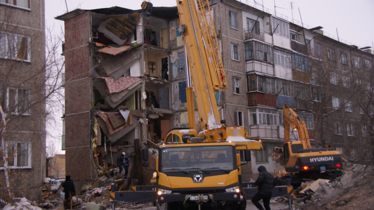 В Карагандинской области обрушился подъезд в многоквартирном доме, погибли  9 человек