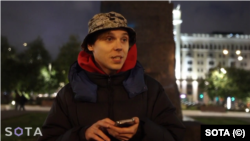 Артем Камардин во время "Маяковских чтений" на Триумфальной площади в Москве