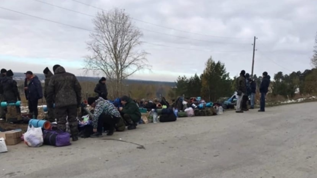 Мобилизованных из Пермского края бросили на холоде в заснеженном поле.  Власти отреагировали, только когда информация попала в СМИ