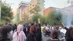 Четыре недели и 180 погибших. Почему иранцы продолжают выходить на улицы?
