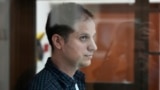 Год назад в России задержали журналиста Эвана Гершковича. Ему грозит 20 лет 