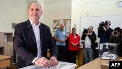 В Болгарии на досрочных парламентских выборах победила коалиция пророссийского экс-президента Радева