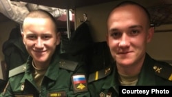 Николай Польщиков (справа) – срочник, попавший в плен в Украине