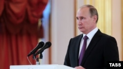 Президент России Владимир Путин на церемонии вручения верительных грамот послами иностранных государств в Кремле (9 ноября 2016)