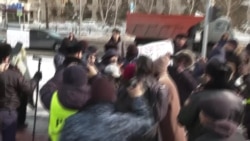 Блокировки Сети и массовые задержания – в Казахстане прошли митинги в память об убитом активисте