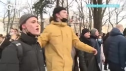 Школьников, которые ходили на протесты, допрашивают по всей России