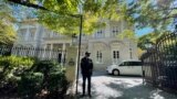 FBI officers outside the home of Russian oligarch Oleg Deripaska in Washington. October 19, 2021. Photo: Voice of America