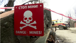 «День боевых действий означает месяц разминирования». Саперы в Буче повсюду находят растяжки и мины – в том числе на телах убитых