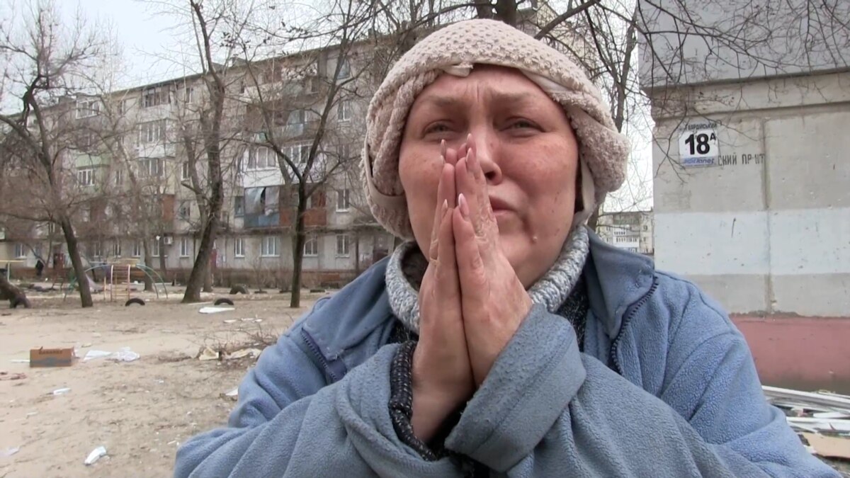 "Погибли бабушка и внук". Репортаж из обстреливаемого Северодонецка ...