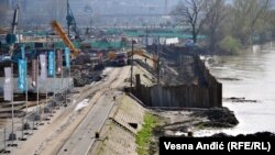 Экстренное строительство дамбы в Белграде