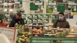 "Экономить на всем приходится". Как в России дорожают продукты и в чем отказывают себе обычные покупатели