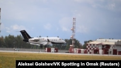 Самолет берлинской больницы, в которую перевозят Алексея Навального
