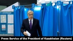 Касым-Жомарт Токаев на избирательном участке, 20 ноября 2022 года