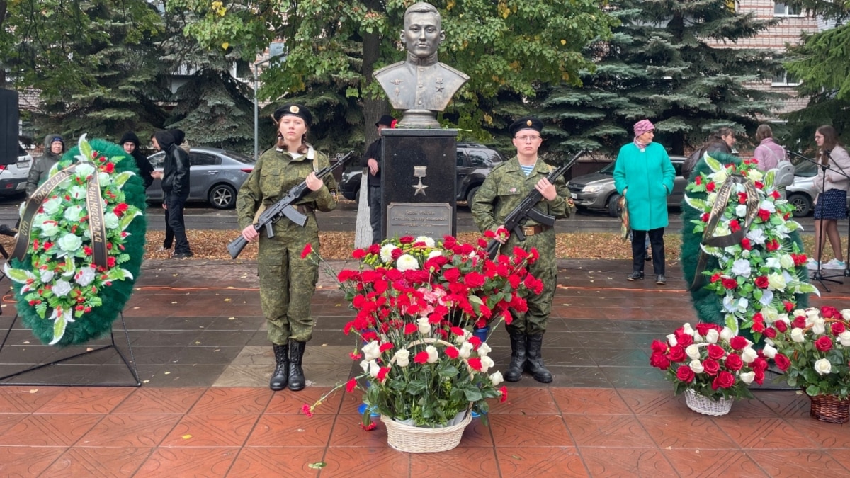 Орден посмертно и мемориальная табличка от 