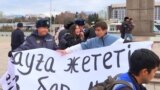Задержание активистов во время акции против досрочных президентских выборов в Казахстане. Алматы, 20 ноября 2022 года