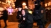 На антивоенных протестах в России задержали больше протестующих, чем за десять лет до этого 