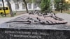 В Мариуполе российские оккупационные власти демонтировали памятник жертвам Голодомора