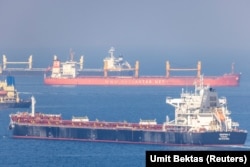 Грузовой корабль Despina V с украинским зерном в море неподалеку от Стамбула. Ноябрь 2022 года. Фото: Reuters