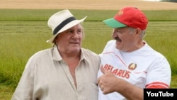 Жерар Депардье и президент Беларуси Александр Лукашенко 23 июля 2015 года 