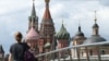 "Левада": 86% россиян считают, что за полуобнаженные фотографии на фоне храмов нужно наказывать 