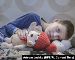 Matvey had asked for a dog for his birthday, but was still in the hospital when the day arrived. He received a toy dog instead.