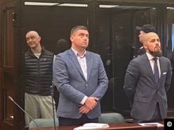 Иван Сафронов и его адвокаты в зале суда в день оглашения приговора. 5 сентября 2022 года. Фото: пресс-служба Мосгорсуда