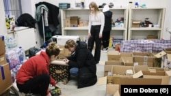 Волонтерки "Дома добра" собирают гуманитарную помощь