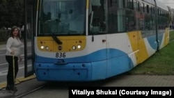 Виталия Шукаль у своего трамвая
