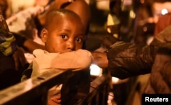 Министерство чрезвычайных ситуаций Руанды сообщило, что за ночь границу пересекли больше 8 тысяч жителей города Гома. Фото: Reuters