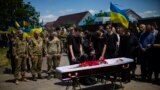 Вечер: каждый день на Донбассе Украина теряет до 100 военных

