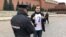 Задержание на Красной площади в Москве, фото прислано свидетелем в редакцию "ОВД-Инфо"