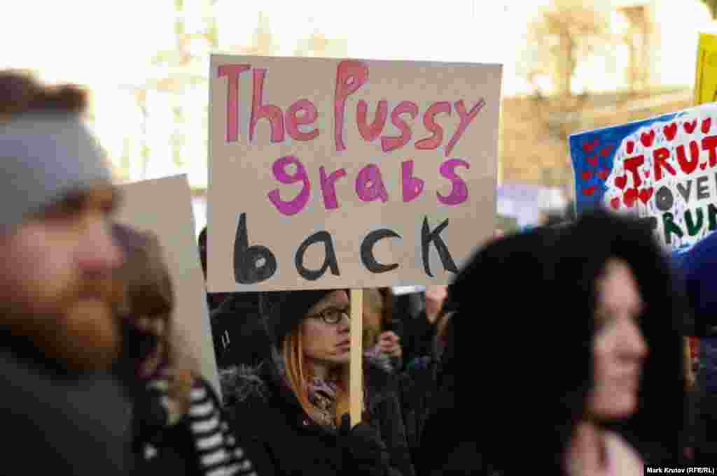 Акция в Праге, Чешская Республика, в поддержку Марша женщин в Вашингтоне