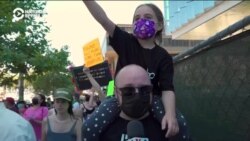 В США прошли демонстрации против отмены права на аборт 