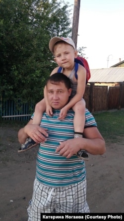 Понтелеймон Ногаев с сыном