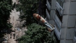 Неразорвавшаяся 500-килограммовая бомба, упавшая на дом