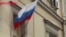 Суд отправил под домашний арест школьника за нападение на полицейского 12 июня
