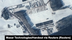 Reuters опубликовало спутниковые снимки военной техники на юге Беларуси