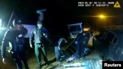 Стоп-кадр с избитым Тайром Николсом, опубликованный полицией Мемфиса