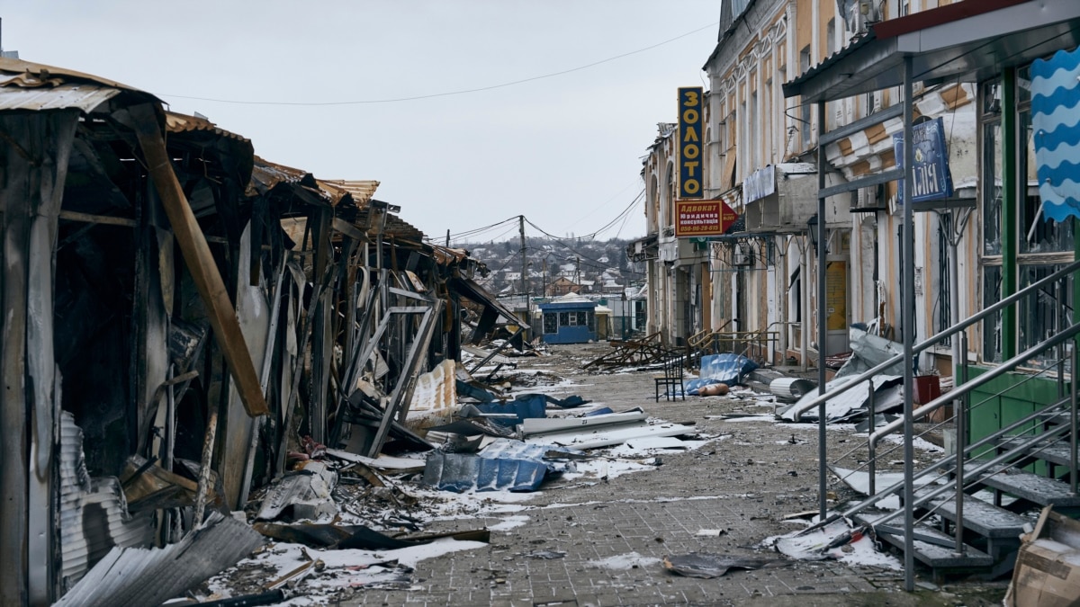 The Russian military took fire control of the main roads leading to Bakhmut.  What happens in the hottest point of Donbass?