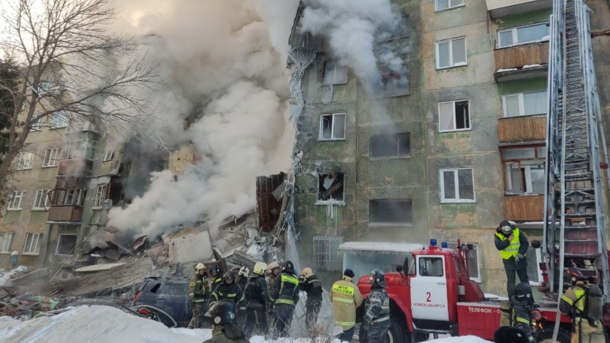 В пятиэтажке в Новосибирске после взрыва газа обрушились два подъезда,  погибли 12 человек