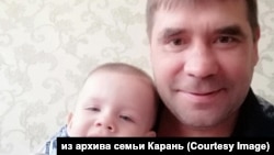 Дмитрий Карань с младшим сыном