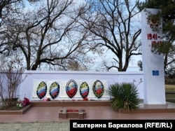Памятник погибшим солдатам Великой Отечественной войны в станице Бакинской