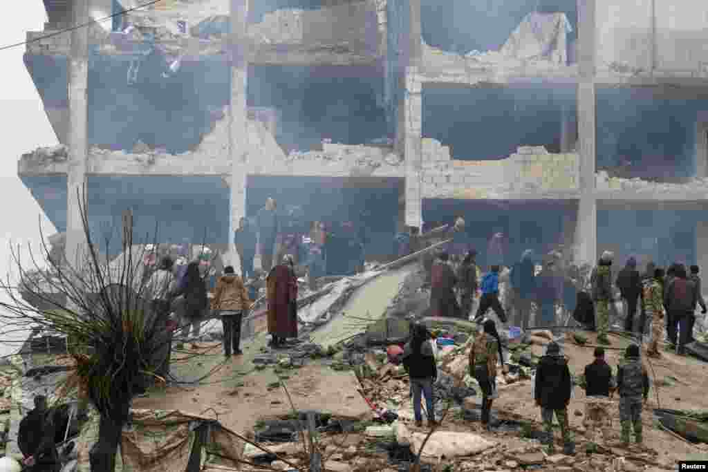 Разрушенное землетрясением здание в сирийском городе Джандарис