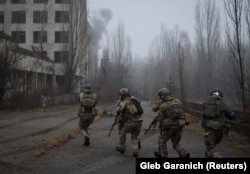 Совместные ученияе вооруженных сил Украины, национальной гвардии, пограничной службы и СБУ на границе с Беларусью недалеко от Чернобыльской атомной электростанции, в заброшенном городе Припять, Украина, 20 января 2023 года. Фото REUTERS